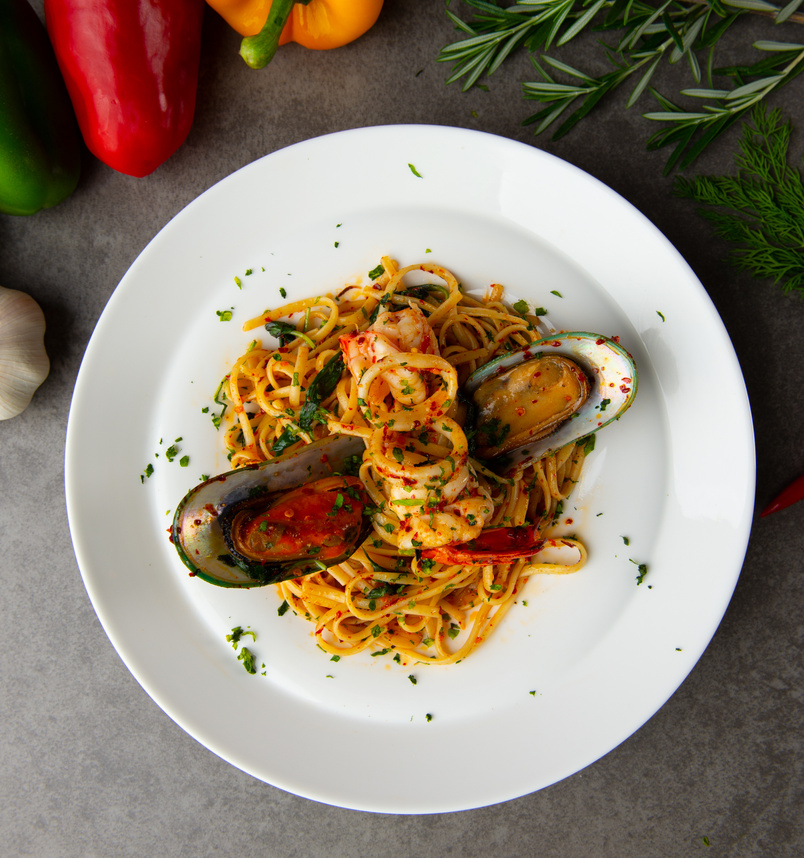 aglio olio spaghetti with seafood top shot